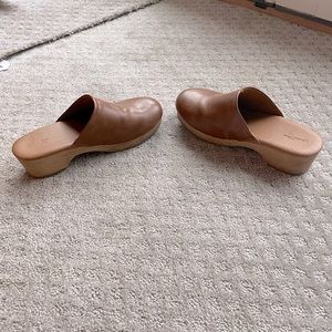 Universal Thread Clogs Size 8